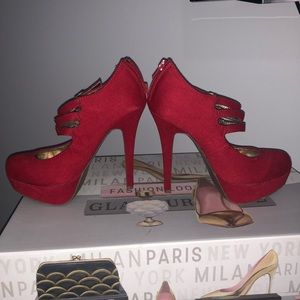 RED HEELS 👠